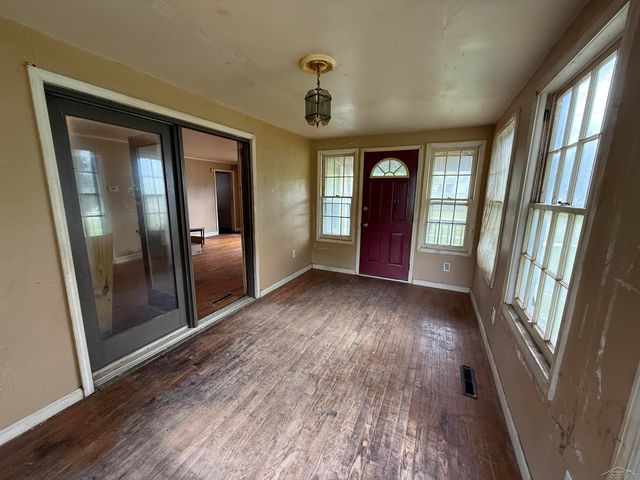 123 N Clark Street, Chesaning, MI 48616