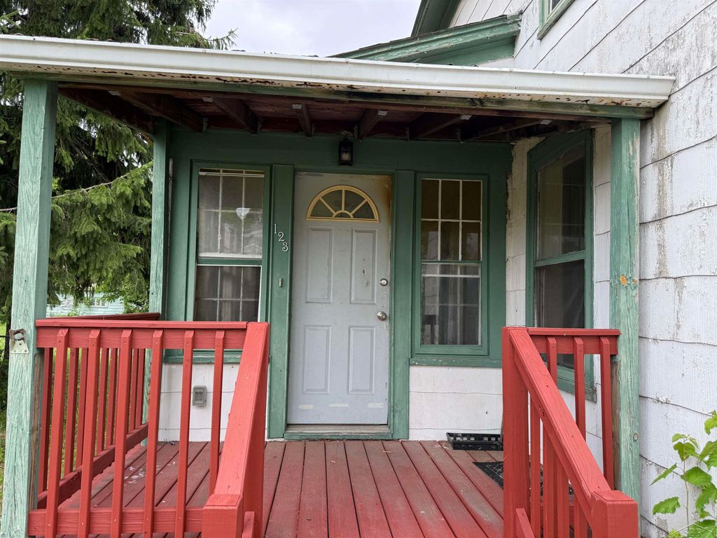 123 N Clark Street, Chesaning, MI 48616