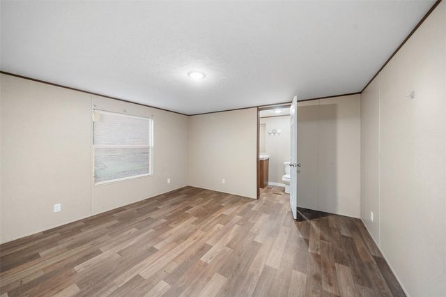 303 W Lone Oak Road, Onalaska, TX 77360