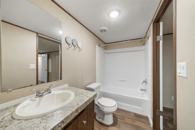 303 W Lone Oak Road, Onalaska, TX 77360