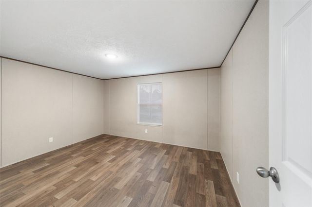 303 W Lone Oak Road, Onalaska, TX 77360