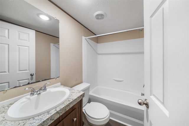 303 W Lone Oak Road, Onalaska, TX 77360