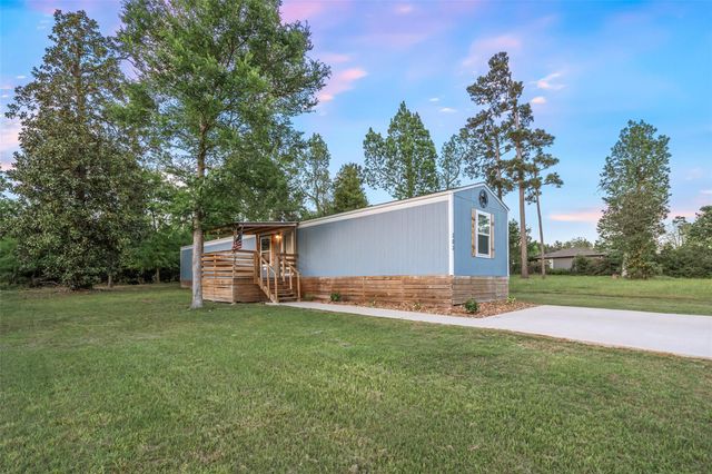 303 W Lone Oak Road, Onalaska, TX 77360