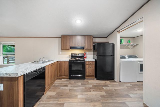 303 W Lone Oak Road, Onalaska, TX 77360