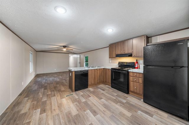 303 W Lone Oak Road, Onalaska, TX 77360