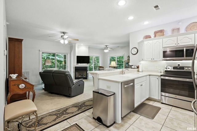 1227 E KIMBERLY Road, Bettendorf, IA 52722