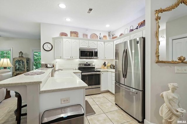 1227 E KIMBERLY Road, Bettendorf, IA 52722