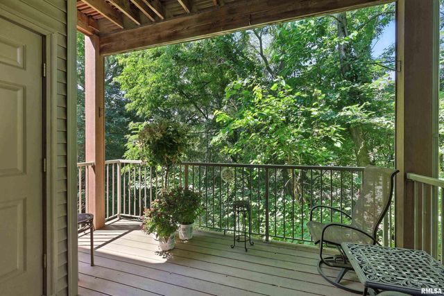 1227 E KIMBERLY Road, Bettendorf, IA 52722