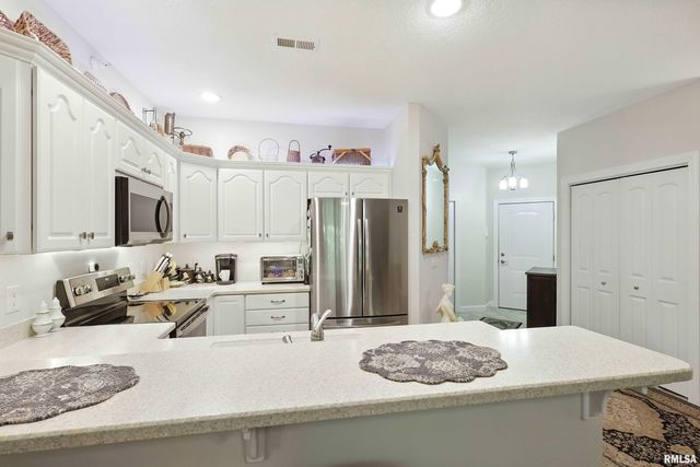 1227 E KIMBERLY Road, Bettendorf, IA 52722