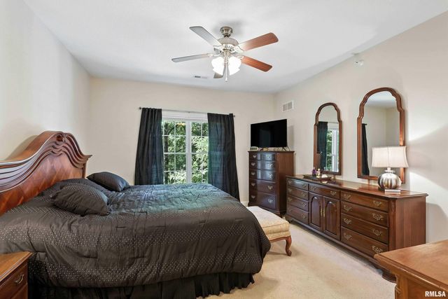 1227 E KIMBERLY Road, Bettendorf, IA 52722