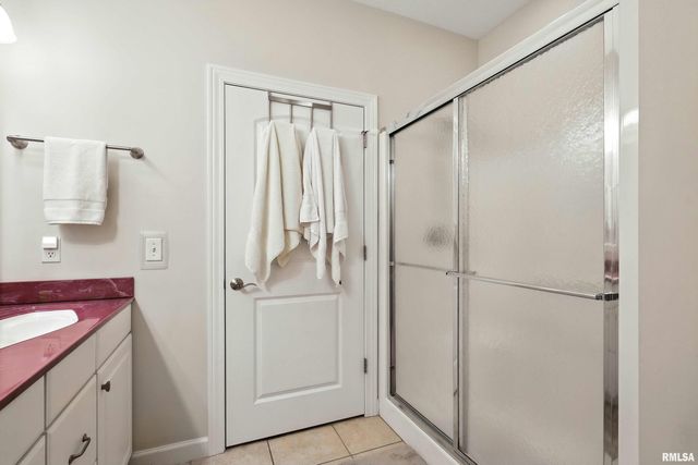 1227 E KIMBERLY Road, Bettendorf, IA 52722