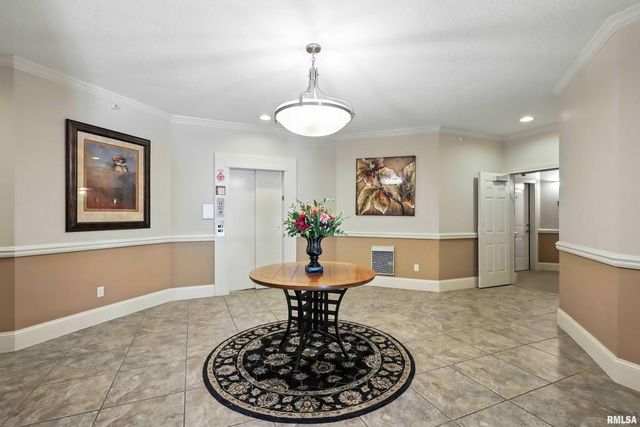 1227 E KIMBERLY Road, Bettendorf, IA 52722