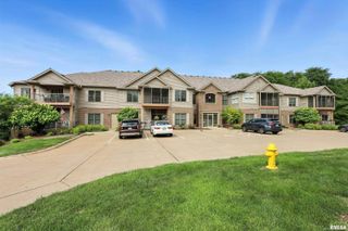1227 E KIMBERLY Road, Bettendorf, IA 52722