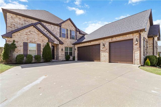 775 Via Lucca Avenue, Tontitown, AR 72762