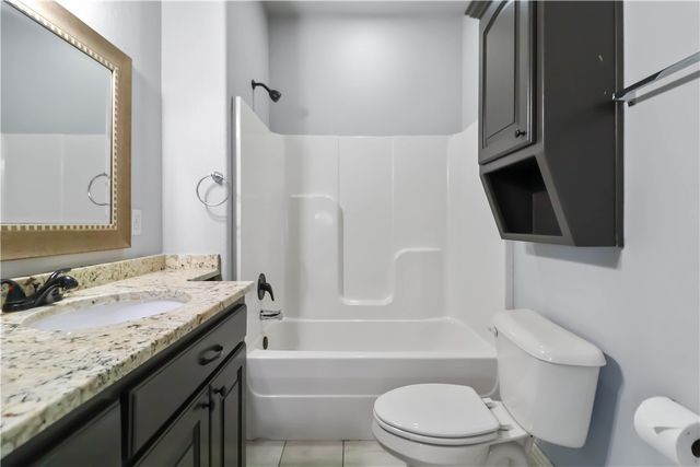 775 Via Lucca Avenue, Tontitown, AR 72762