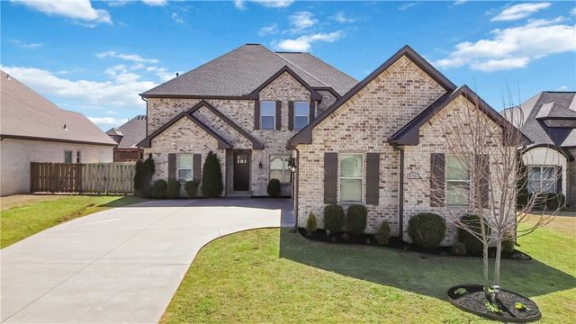 775 Via Lucca Avenue, Tontitown, AR 72762