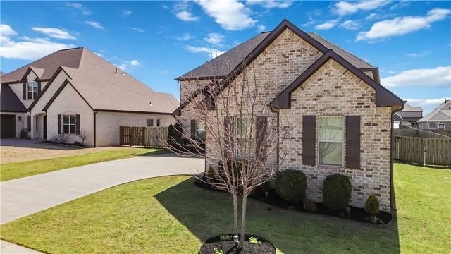 775 Via Lucca Avenue, Tontitown, AR 72762