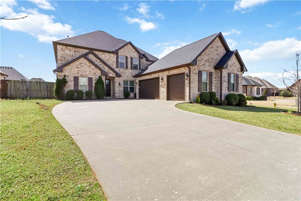 775 Via Lucca Avenue, Tontitown, AR 72762