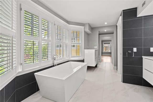 4525 Kenwood Avenue, Kansas City, MO 64110