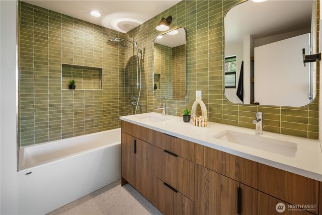 4114 48th Avenue S, Seattle, WA 98118