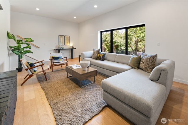 4114 48th Avenue S, Seattle, WA 98118