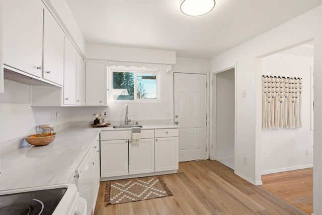 822 E GARLAND Ave, Spokane, WA 99207