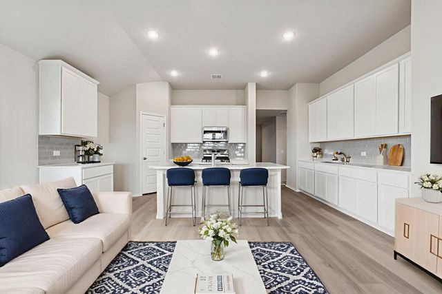 9400 Furman DR, Austin, TX 78747