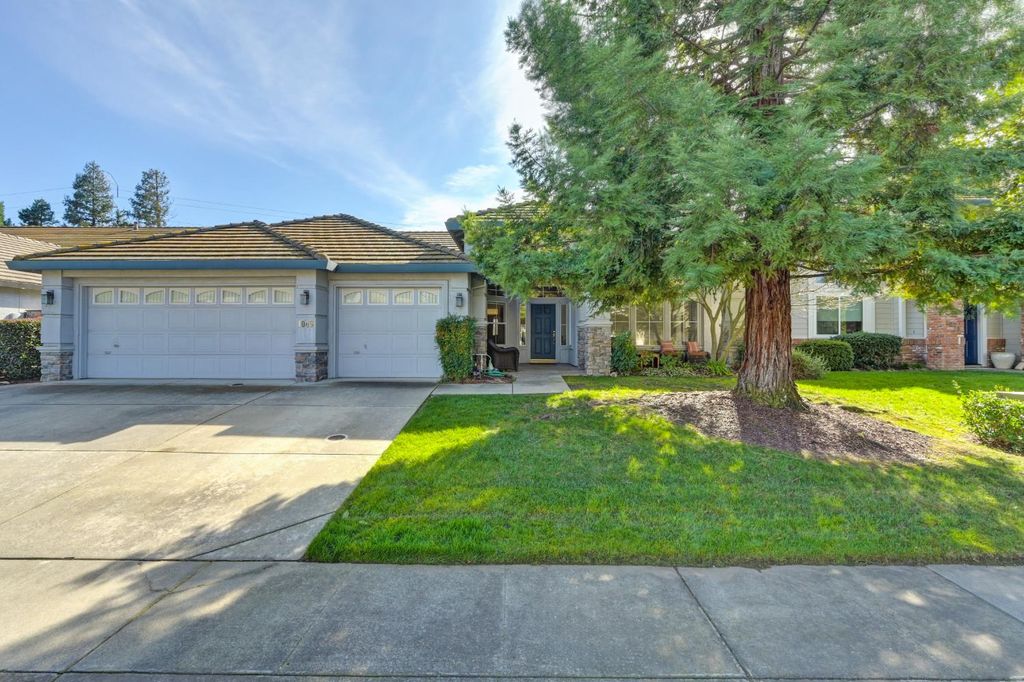 1049 Danielle Dr, Roseville, CA 95747
