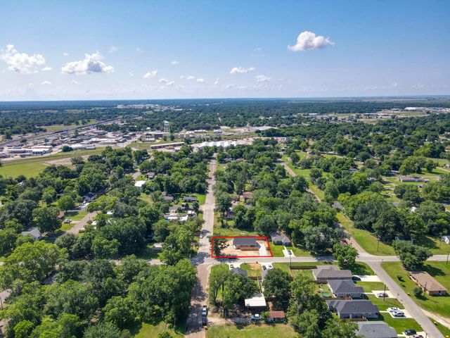 509 Milam Street, Hearne, TX 77859