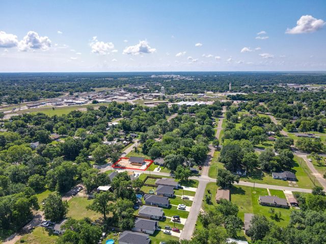 509 Milam Street, Hearne, TX 77859