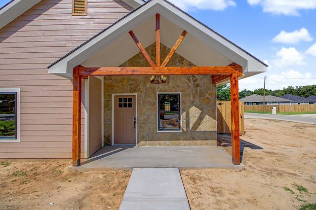 509 Milam Street, Hearne, TX 77859