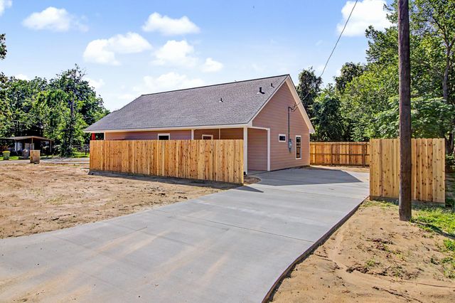 509 Milam Street, Hearne, TX 77859
