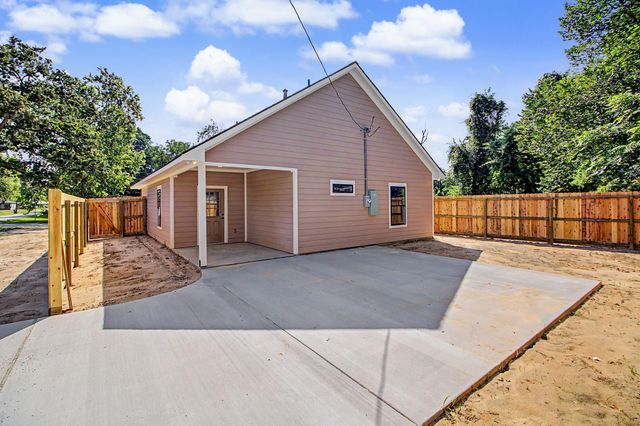 509 Milam Street, Hearne, TX 77859