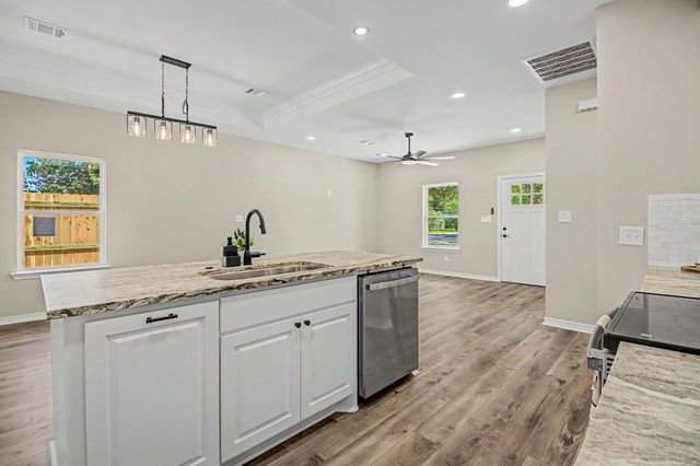 509 Milam Street, Hearne, TX 77859