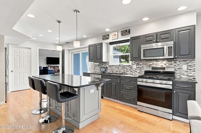 46 Hedgewood Road, Howell, NJ 07731