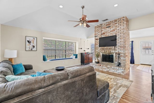 9219 BROXTON DR, San Antonio, TX 78240