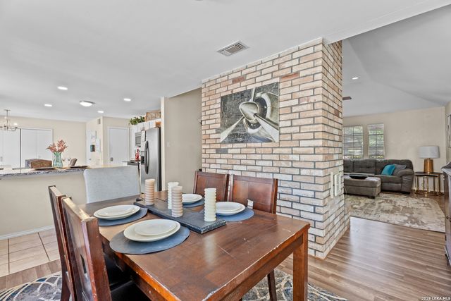 9219 BROXTON DR, San Antonio, TX 78240