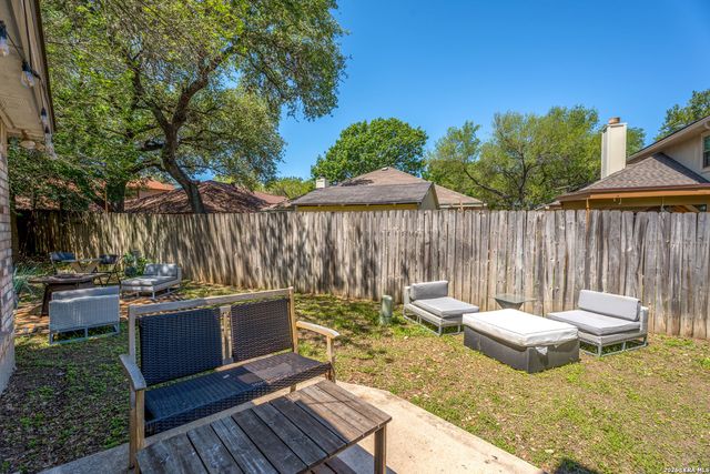 9219 BROXTON DR, San Antonio, TX 78240