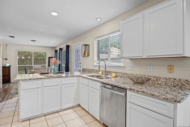9219 BROXTON DR, San Antonio, TX 78240