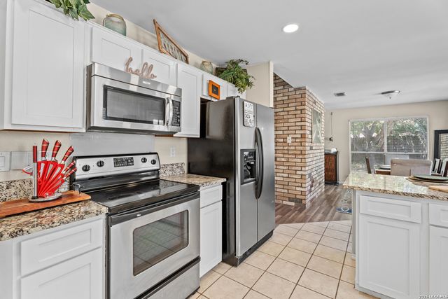 9219 BROXTON DR, San Antonio, TX 78240