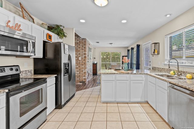 9219 BROXTON DR, San Antonio, TX 78240