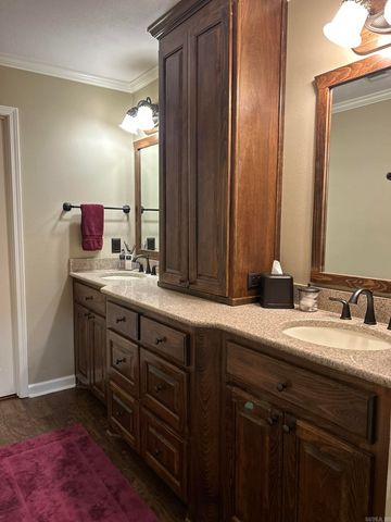 5 Par Lane, Pine Bluff, AR 71603