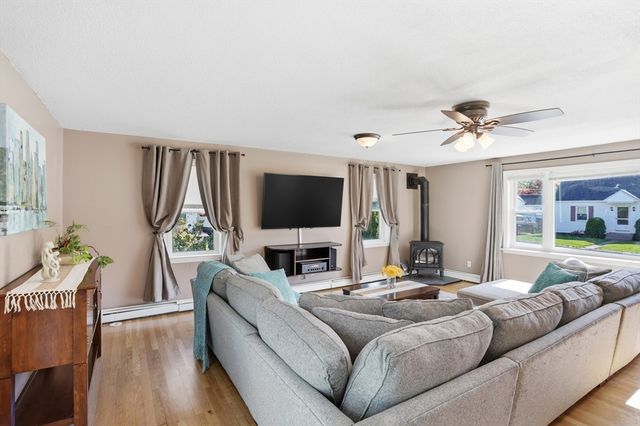 45 First St, Chelmsford, MA 01824