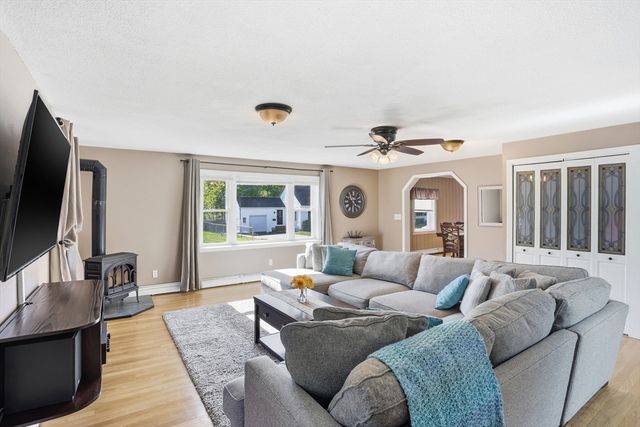 45 First St, Chelmsford, MA 01824