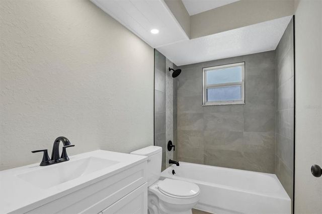 2925 DELROSE DRIVE N, Lakeland, FL 33805