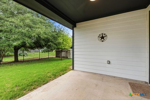 129 Lacey Oak Loop, San Marcos, TX 78666