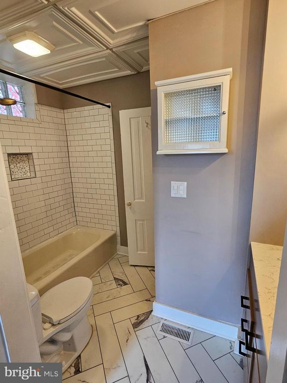 228 E WASHINGTON ST, Hagerstown, MD 21740