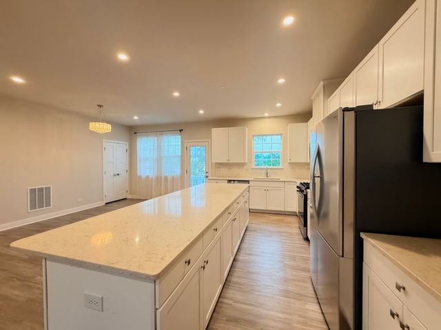 772 Weller Drive, Des Plaines, IL 60016