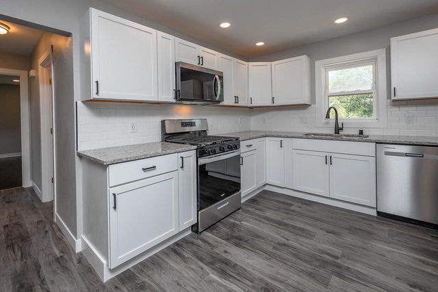 7920 W Puetz ROAD, Franklin, WI 53132