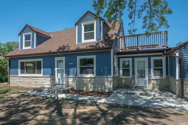 7920 W Puetz ROAD, Franklin, WI 53132